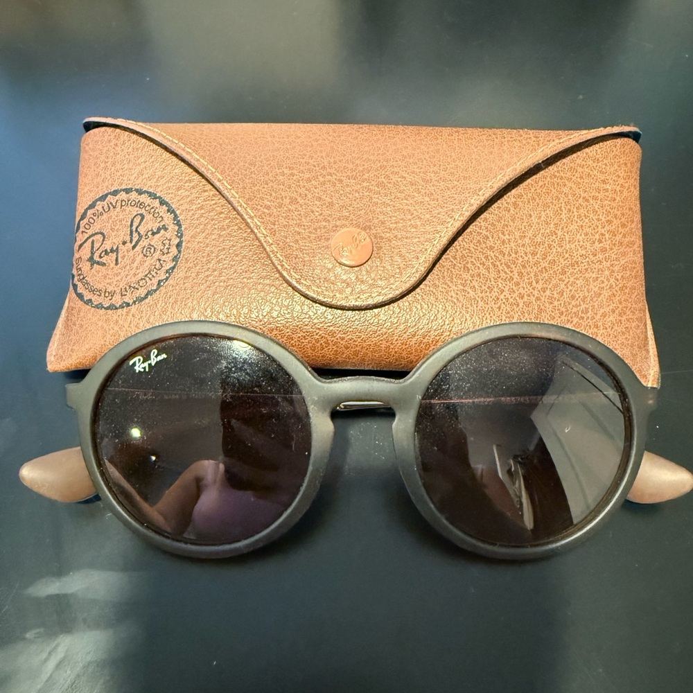 Ray-Ban Black Round Sunglasses with Brown Case